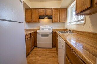 611 Peterson Dr, Unit #3 in Kerrville, TX - Building Photo - Building Photo