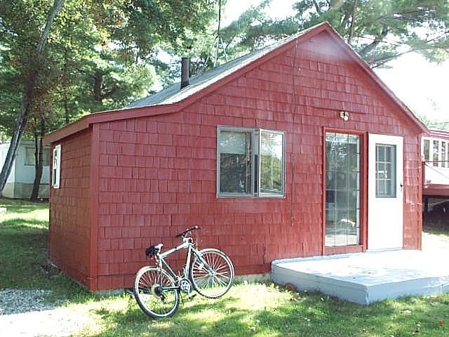 2267 Putnam Pike in Glocester, RI - Foto de edificio - Building Photo