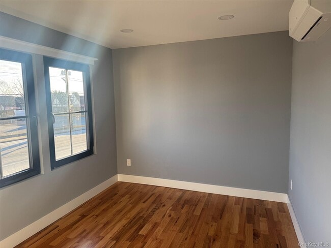 1035 Montauk Hwy in Copiague, NY - Foto de edificio - Building Photo