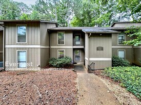8740 Roswell Rd in Sandy Springs, GA - Building Photo