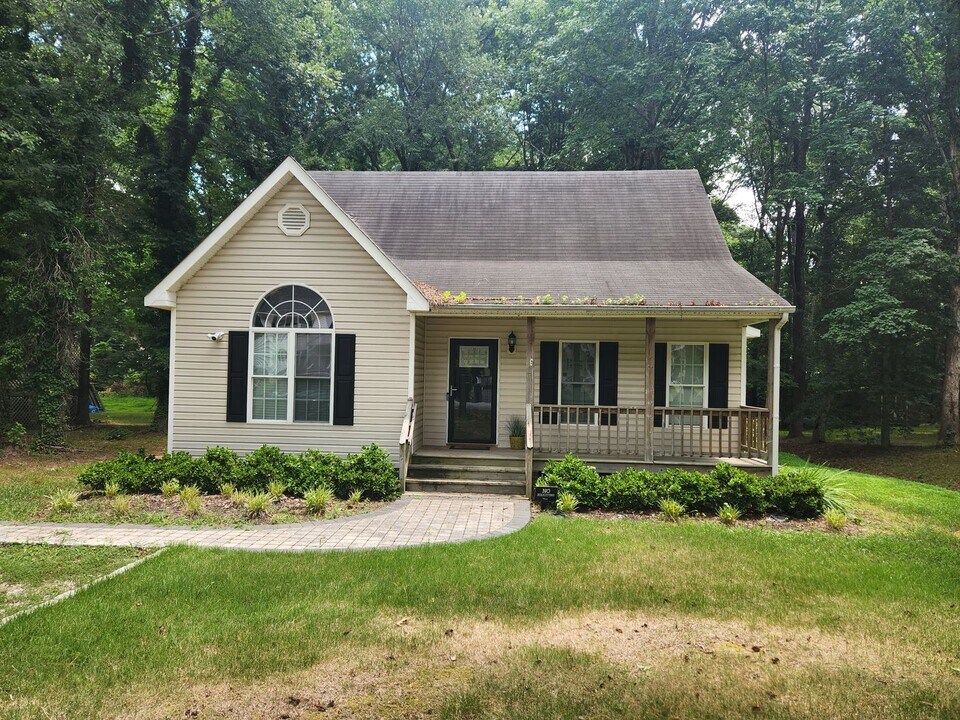 4905 Black Oak Rd in Richmond, VA - Building Photo