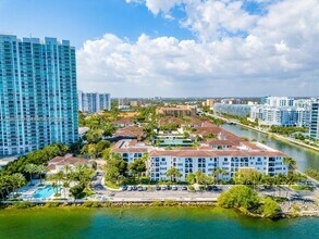 3145 NE 184th St in North Miami Beach, FL - Building Photo - Building Photo