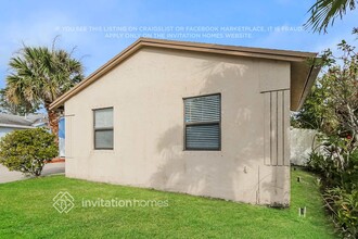 5618 Lincoln Cir E in Greenacres, FL - Building Photo - Building Photo