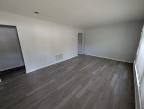 11913 Bridgevale Ave in St. Louis, MO - Building Photo - Building Photo