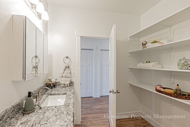 584 Harvester Ave in Sugar City, ID - Building Photo - Building Photo