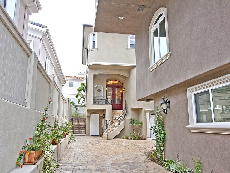 2503 Voorhees Ave in Redondo Beach, CA - Building Photo