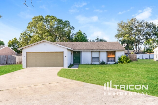 property at 305 Minneola Dr