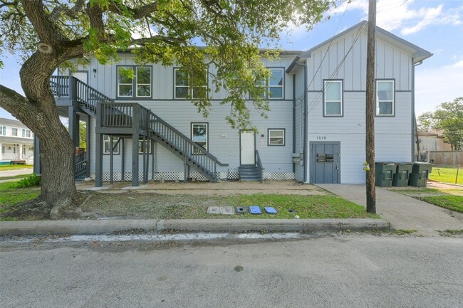 property at 1219 33rd St