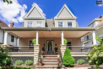6 Cloverhill Pl, Unit 2 in Montclair, NJ - Foto de edificio - Building Photo
