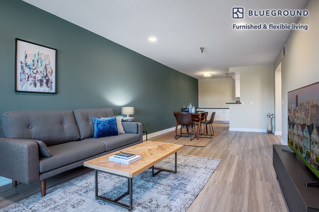 110 Sweetzer Ave, Unit FL3-ID129 in Los Angeles, CA - Building Photo - Building Photo