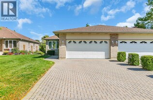 570 Rodfam Dr in Windsor, ON - Building Photo