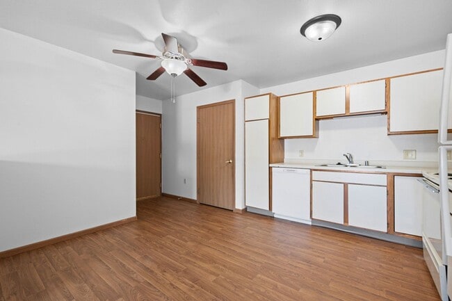 Stoneridge Apartments in Beaver Dam, WI - Foto de edificio - Building Photo