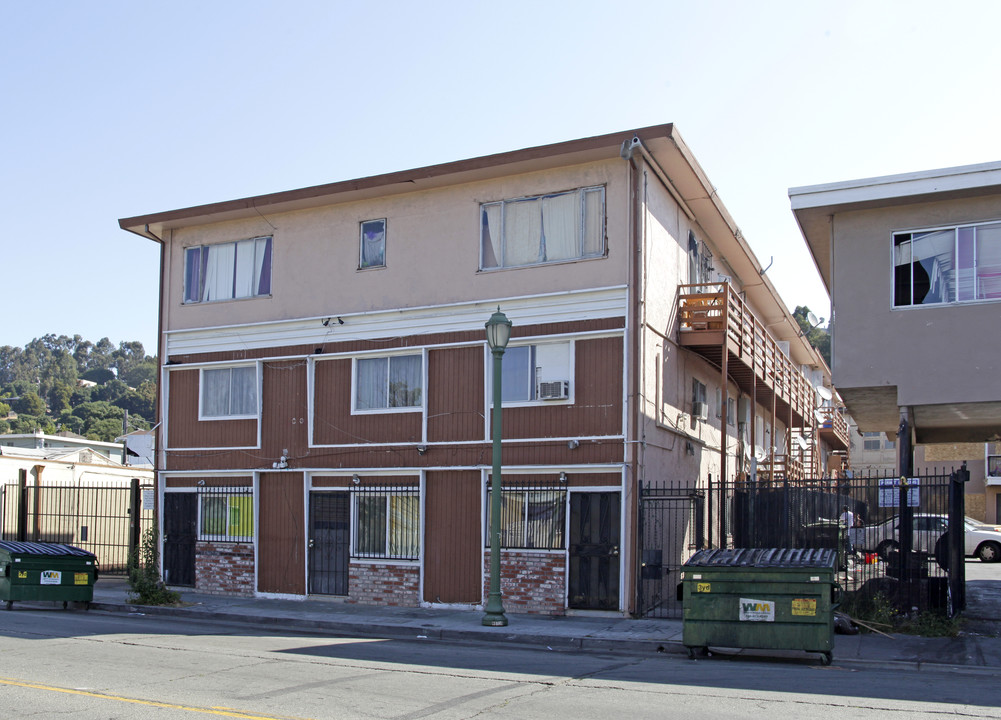 7870-7874 MacArthur Blvd in Oakland, CA - Building Photo