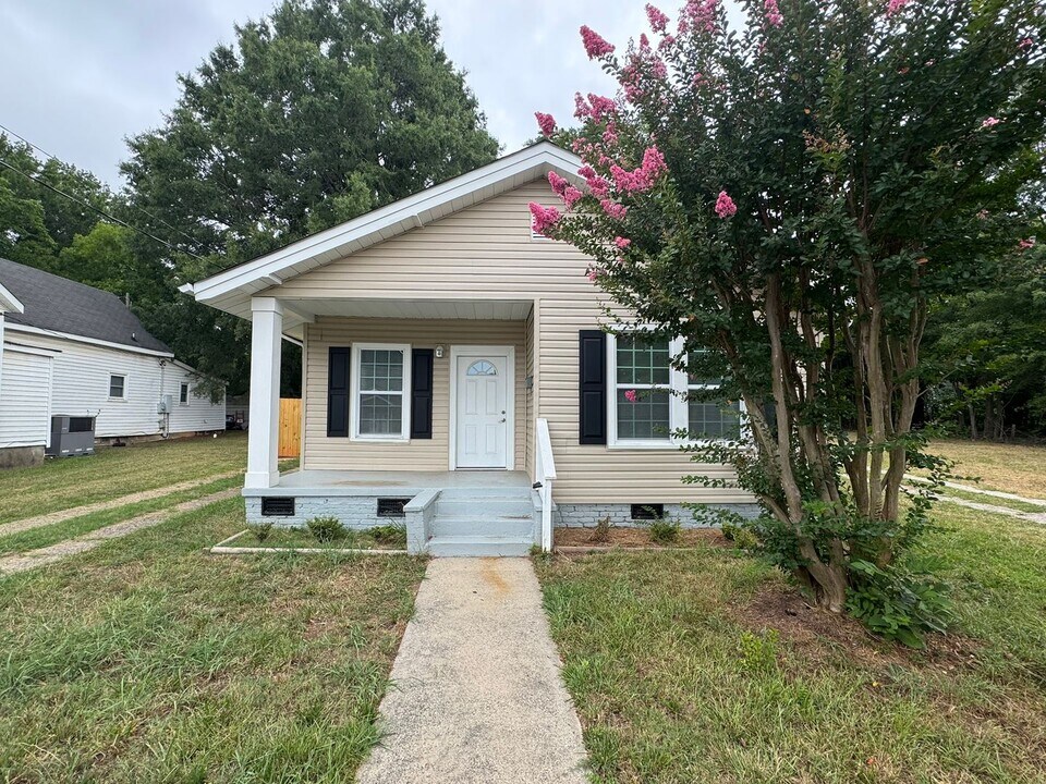 210 E 5th Ave in Gastonia, NC - Building Photo