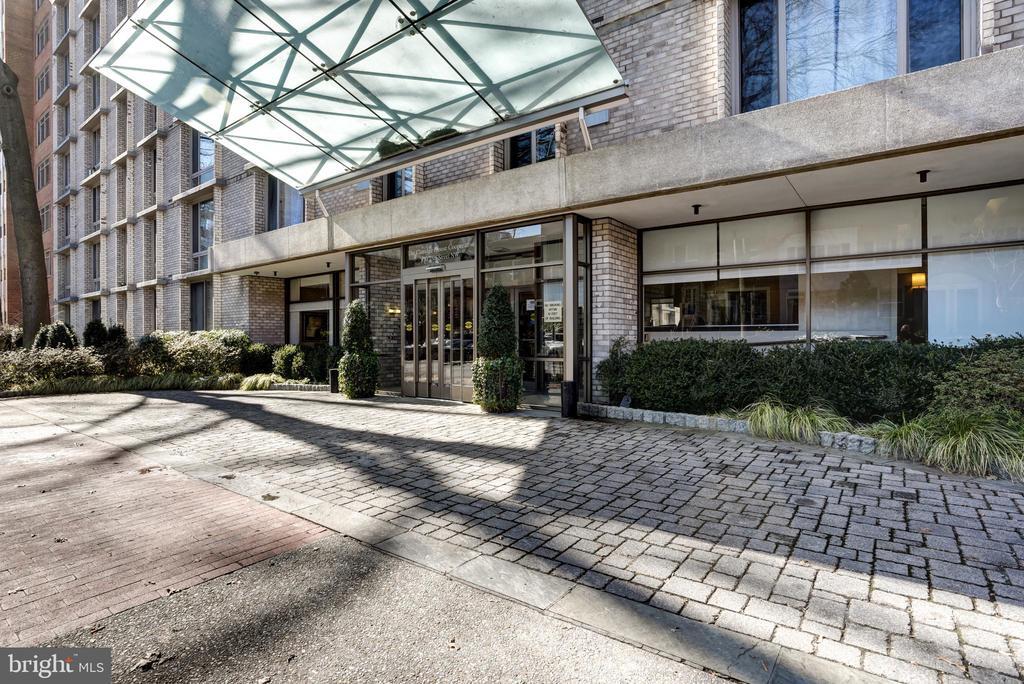 950 25th St NW in Washington, DC - Building Photo
