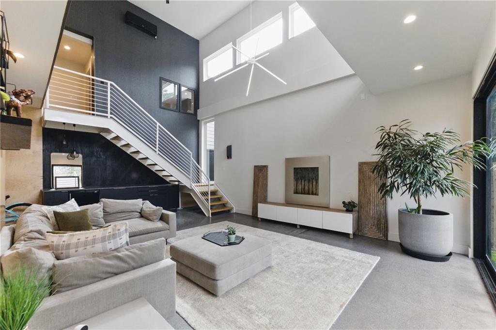 1742 Ridgeway Ave NW in Atlanta, GA - Building Photo