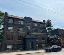 2449 Queen St E in Toronto, ON - Building Photo - Building Photo