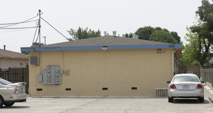 221 Sunset Blvd in Hayward, CA - Building Photo - Building Photo