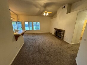 1281 Howard St in Kingsburg, CA - Building Photo - Building Photo