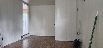 1975 Thomas Drive in Macon, GA - Foto de edificio - Building Photo