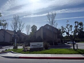 25 Orange Blossom, Unit 25 Orange Blossom in Irvine, CA - Foto de edificio - Building Photo