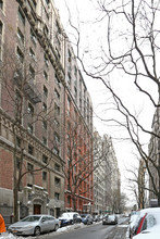 27 W 67th St in New York, NY - Building Photo - Building Photo