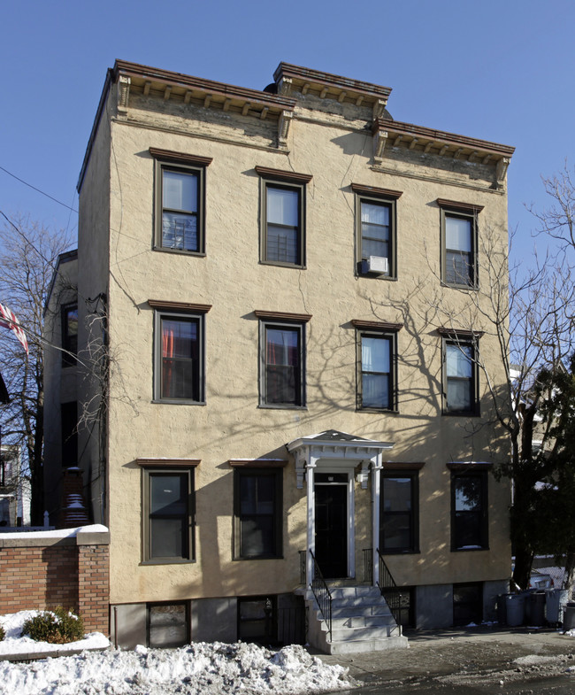 273 W Lincoln Ave in Mount Vernon, NY - Building Photo - Building Photo