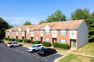PARK RIDGE TOWNHOMES in Stafford, VA - Foto de edificio - Building Photo