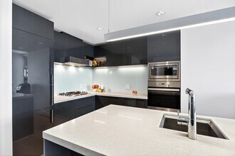 777 Richards St in Vancouver, BC - Building Photo - Building Photo