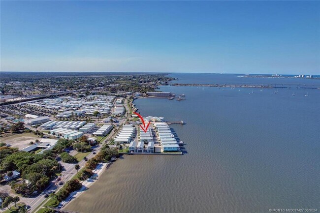 421 NE Intercoastal Dr in Ocean Breeze, FL - Building Photo - Building Photo