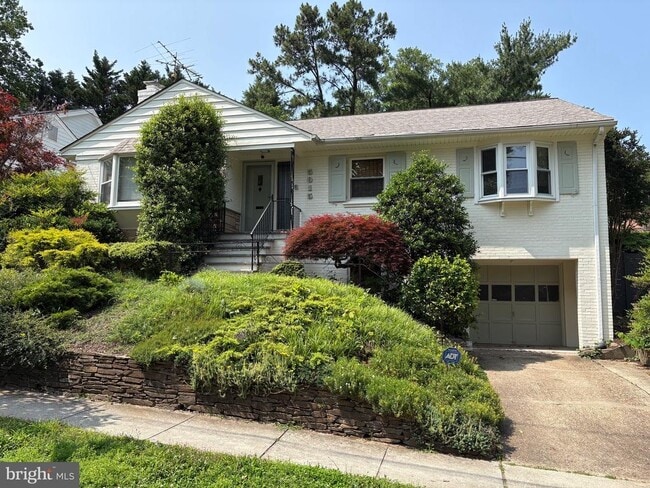 property at 5015 Cathedral Ave NW
