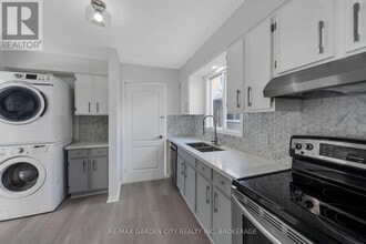 54 Bogart St in St Catharines, ON - Building Photo - Building Photo