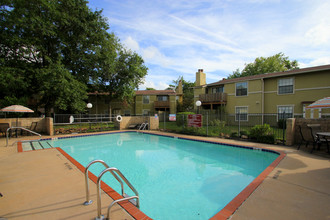 Foxglen Apartments in Little Rock, AR - Foto de edificio - Building Photo