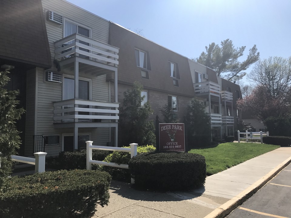 Deer Park Apartments in Taunton, MA - Building Photo