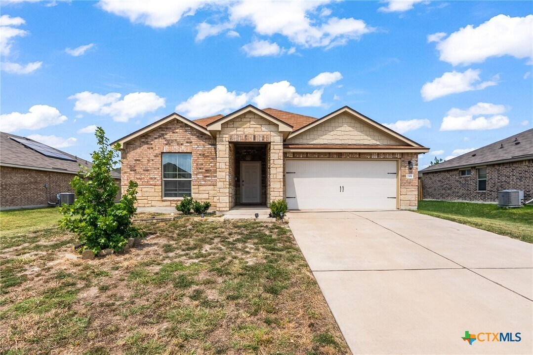 201 Danielle Dr in Killeen, TX - Building Photo
