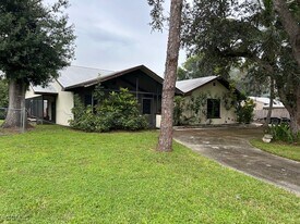 6786 Autumn Ct in North Fort Myers, FL - Building Photo