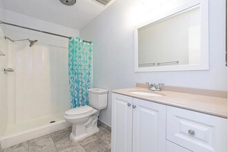 14990 Victory Blvd in Los Angeles, CA - Building Photo - Building Photo