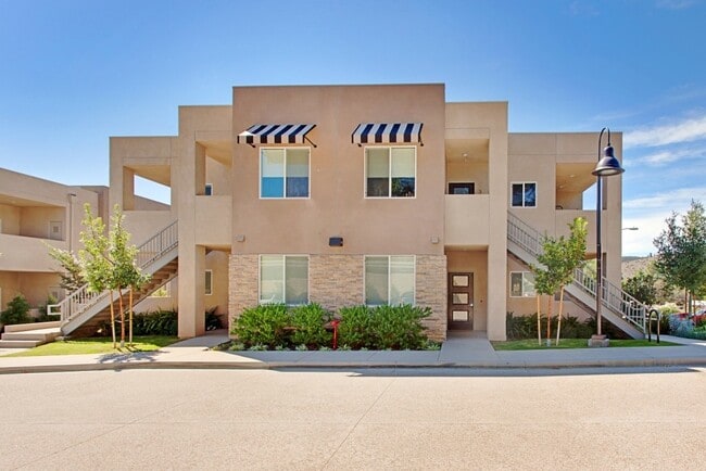 property at 2 N Oakview Dr