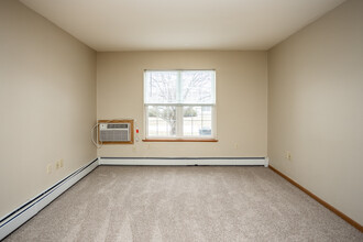 Fox Meadow Senior Apartments in Evansdale, IA - Building Photo - Interior Photo