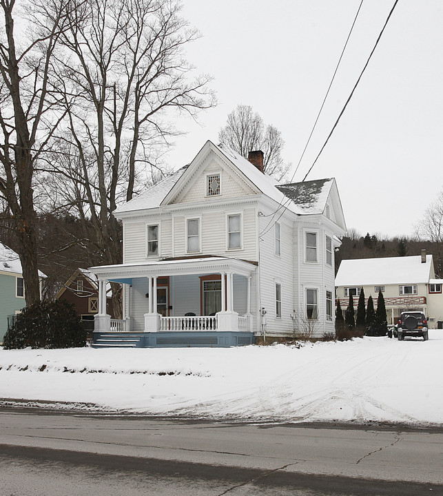 92 Chestnut St in Cooperstown, NY - Foto de edificio