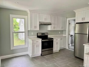 21 Washington Ave in Millbrook, NY - Building Photo - Building Photo