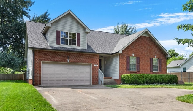 1738 Old Trenton Rd in Clarksville, TN - Building Photo - Building Photo