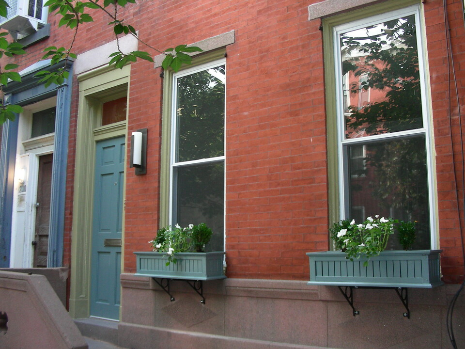 2012 Bainbridge St in Philadelphia, PA - Building Photo