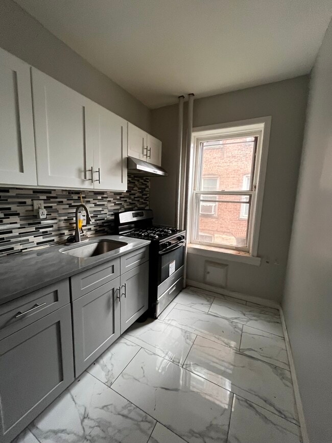 32 Sherman Pl, Unit 102