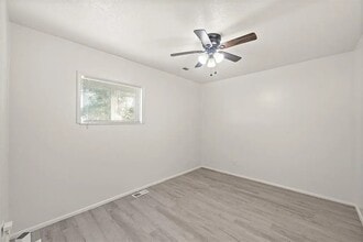 912 Orange St in Baldwin City, KS - Building Photo - Building Photo