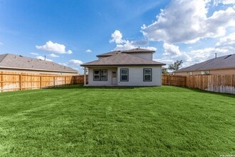 5015 Gully Wy in San Antonio, TX - Foto de edificio - Building Photo