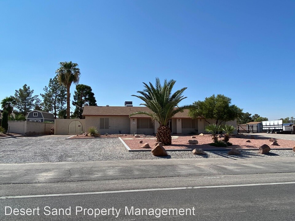 2921 E Serene Ave in Henderson, NV - Building Photo