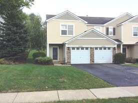 2282 Flagstone Ln in Carpentersville, IL - Building Photo
