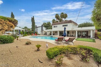 2100 Westlund Dr in Las Vegas, NV - Building Photo - Building Photo