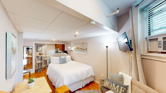 1029 Beacon St in Brookline, MA - Building Photo - Building Photo